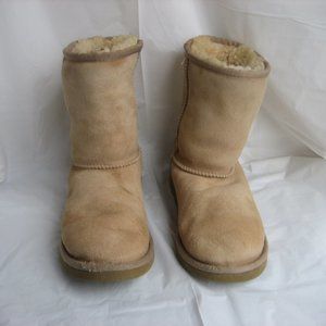 UGG  Australia Kids 5251Y Classic Short Boots, 6